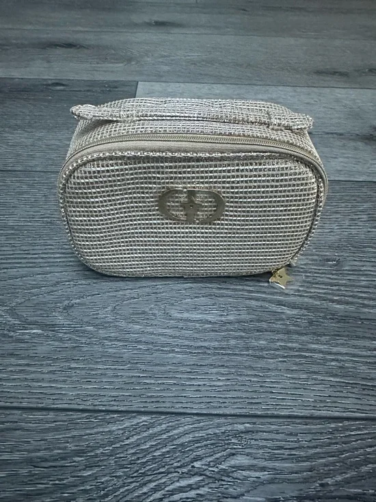 NIB - Dior Metallic Gold Woven Cosmetic Case set with lip products - Picture 4 of 10